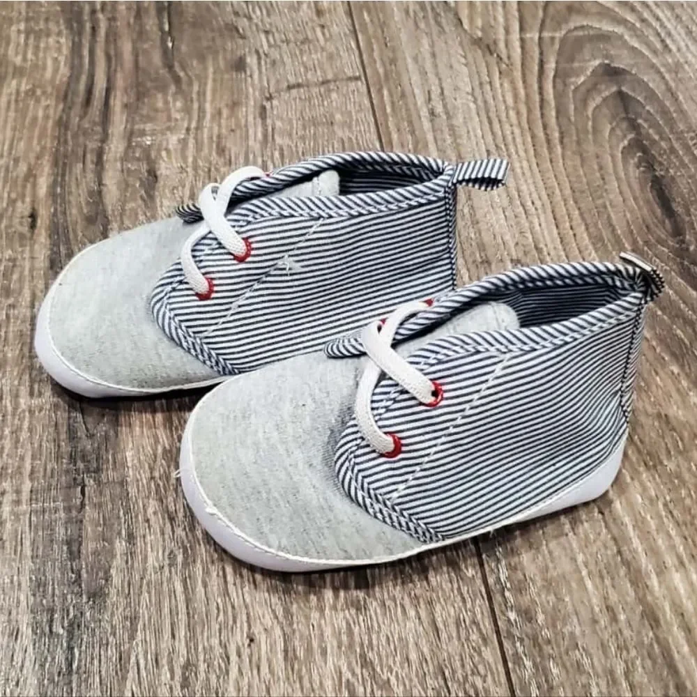Baby Carter's Shoes Size 3-6M Gray and White Baby Shoeso